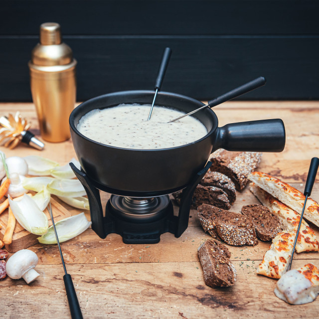 Boska Nero Fondue Set lifestyle