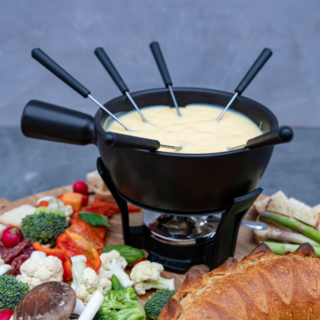 Boska Nero Fondue Set lifestyle