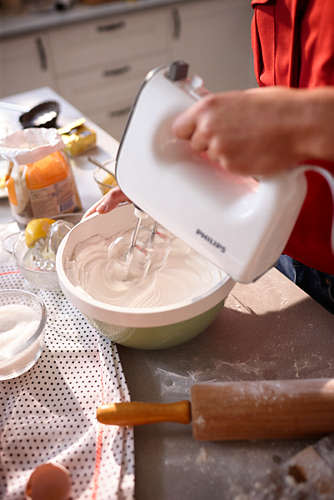Philips Viva Collection 450W Hand Mixer
