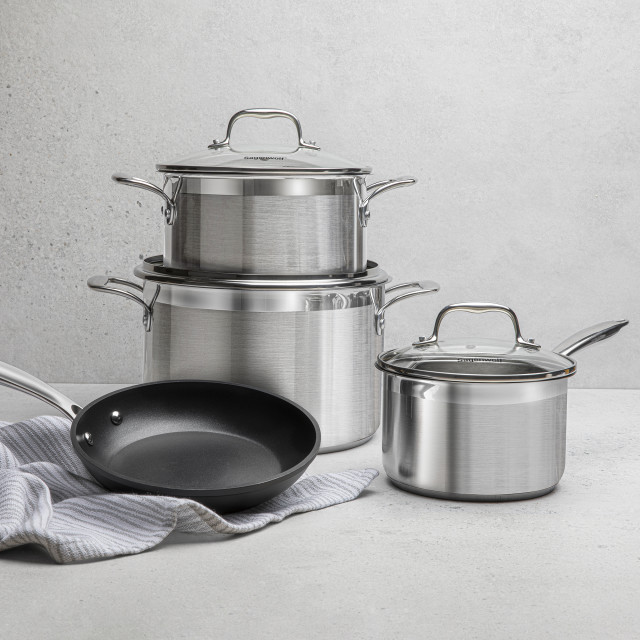 Sagenwolf Titanium Series Non-Stick Frying Pan in use 