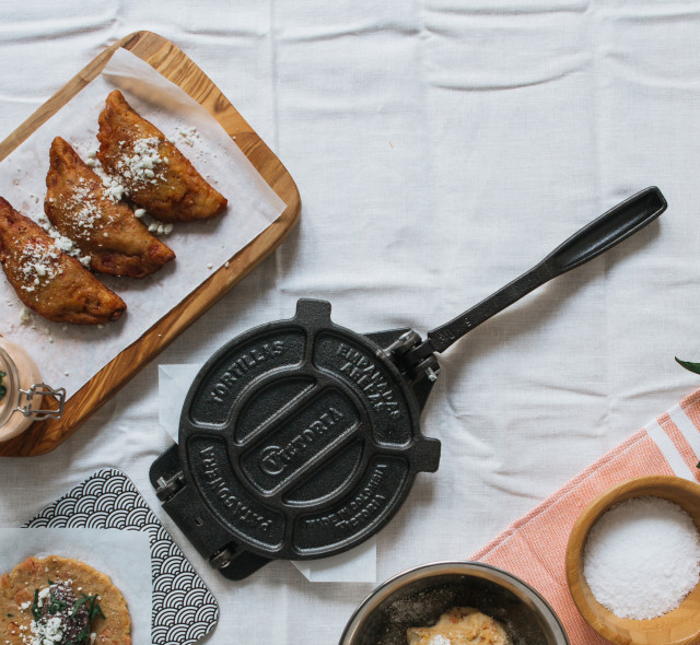 Victoria Seasoned Cast Iron Tortilla Press