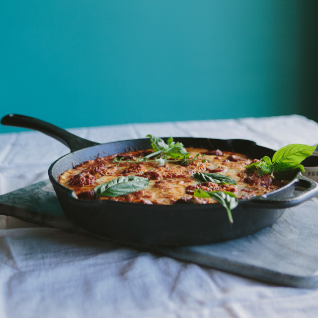 Victoria Seasoned Cast Iron Skillet