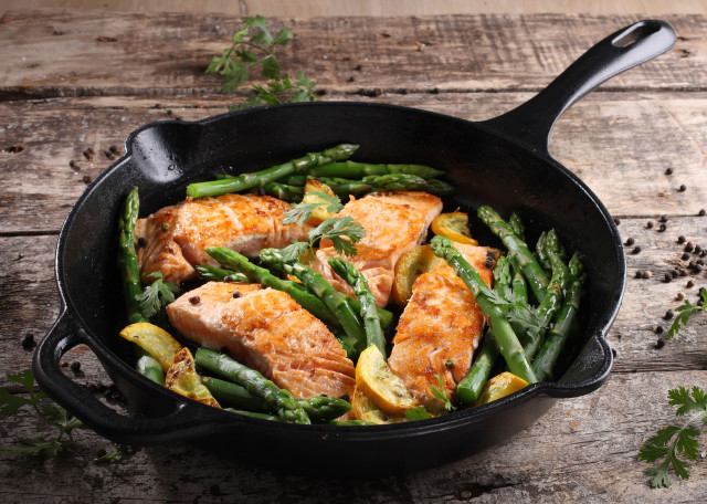 Victoria Seasoned Cast Iron Skillet