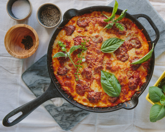 Victoria Seasoned Cast Iron Skillet