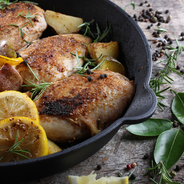 Lifestyle image of Victoria Matte Enamelled Cast Iron Skillet