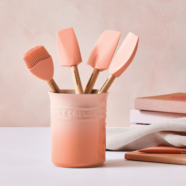 Le Creuset Peche Utensil Set, 5-Piece on the table