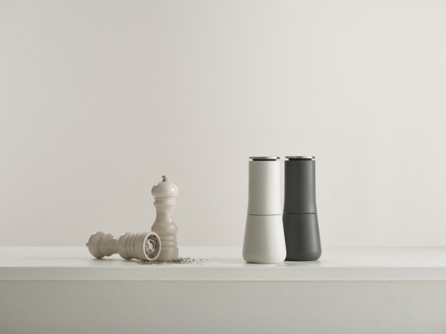 Joseph Joseph Milltop Salt and Pepper Mill Set leaves no mess