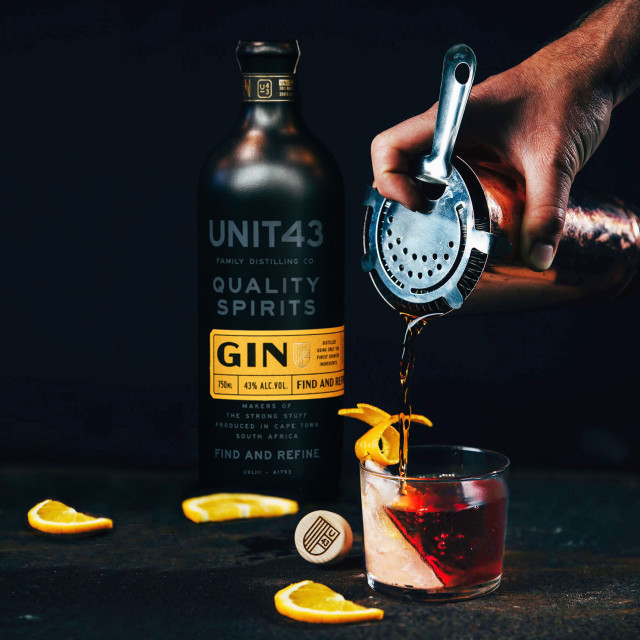 Unit 43 Gin, 750ml with cocktail