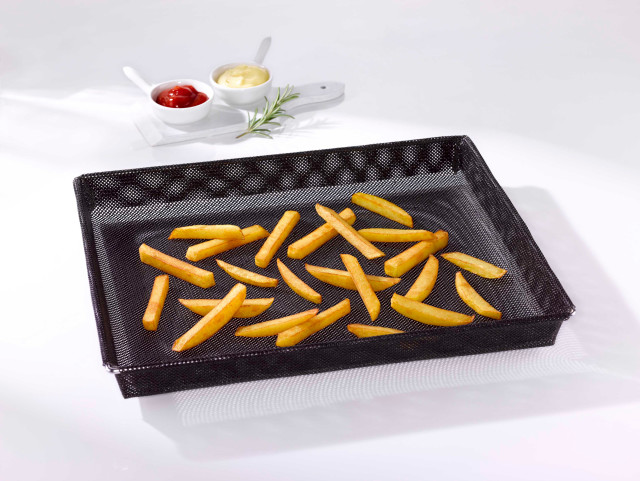 NoStik Oven Crisper Basket, 3L with french fries