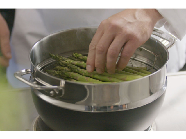 Scanpan TechnIQ Steam Insert, 26cm in use with TechnIQ The Bisrto pan