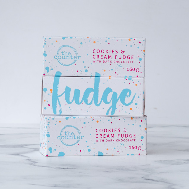 The Counter Cookies & Cream Fudge with Dark Chocolate, 160g stack