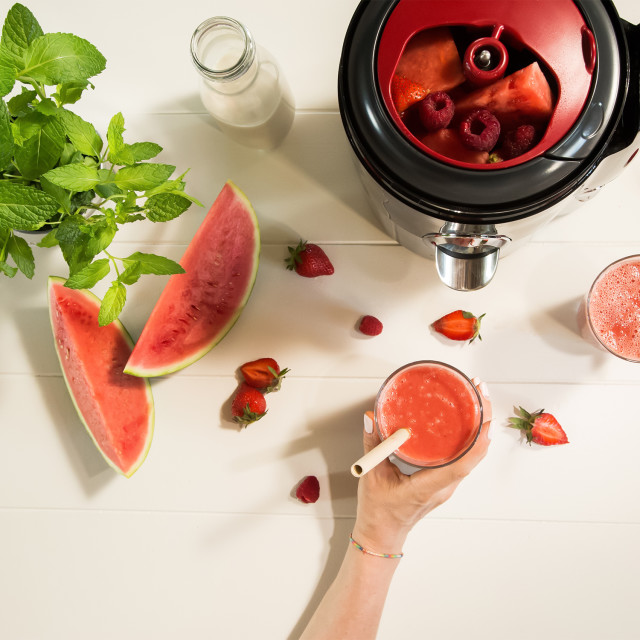 Magimix Juice Expert 3 Cold Press Centrifugal Juicer with fruits