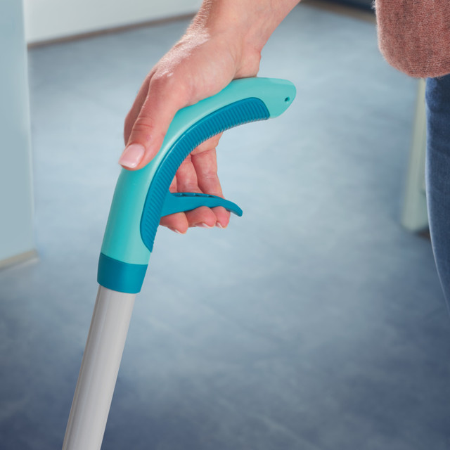 Detail image of Leifheit Comfort Easy-Click XL Micro Duo Spray Mop
