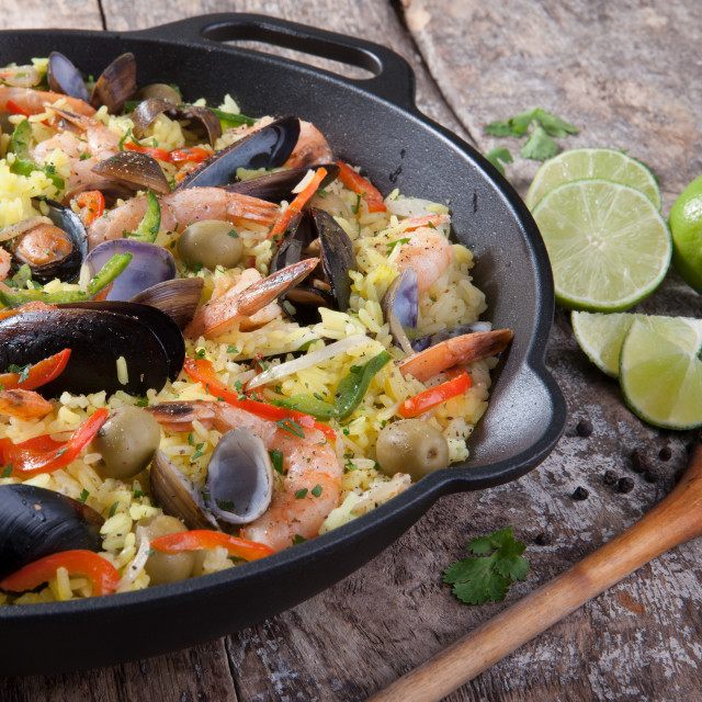 Lifestyle image of Victoria Seasoned Cast Iron Skillet with Helper Handles, 33cm