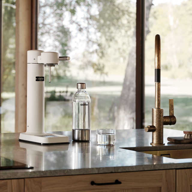Aarke Carbonator 3  - Matte White on the kitchen counter