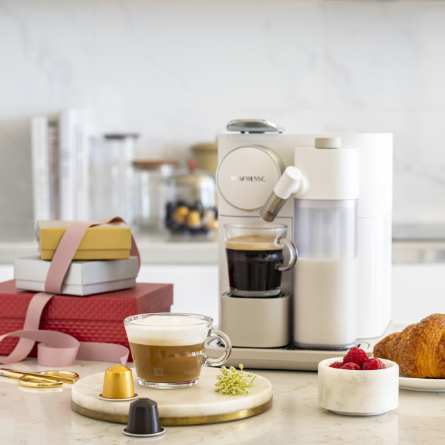 Nespresso Gran Lattissima Coffee Machine with Integrated Milk
