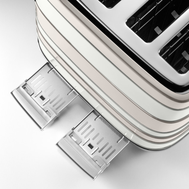 Detail image of DeLonghi Avvolta Class 4-Slice Toaster, 1800W