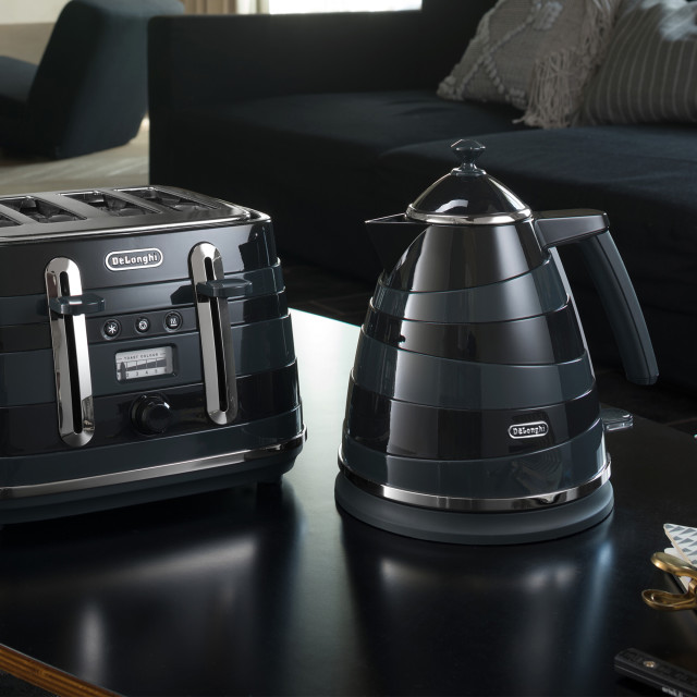 DeLonghi Avvolta Class Cordless Kettle, 1.7L - Black with a toaster on the table