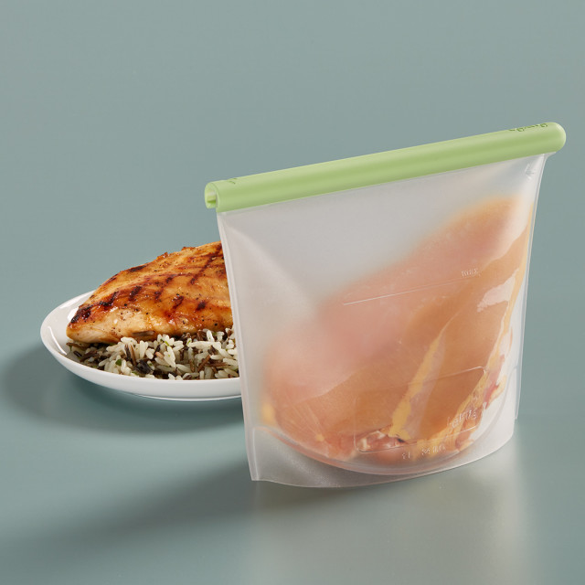 Lifestyle image of Lekue Reusable Silicone Bag