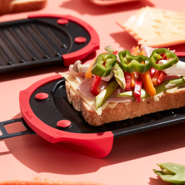 Lifestyle image of Lekue Silicone Microwave Grill
