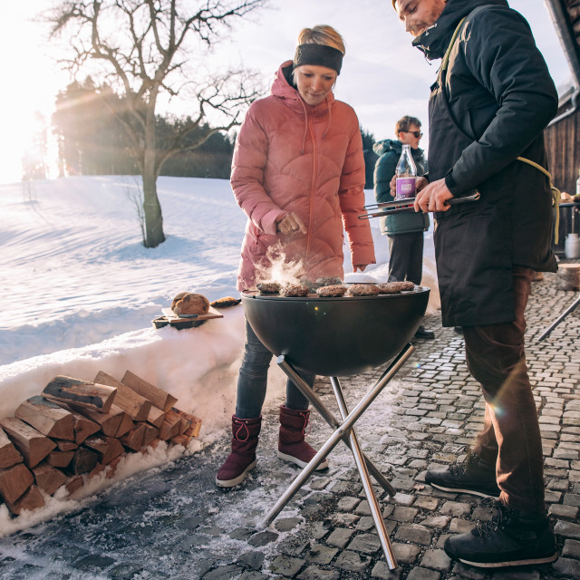 Hoefats Fire Bowl with Tripod Base in use