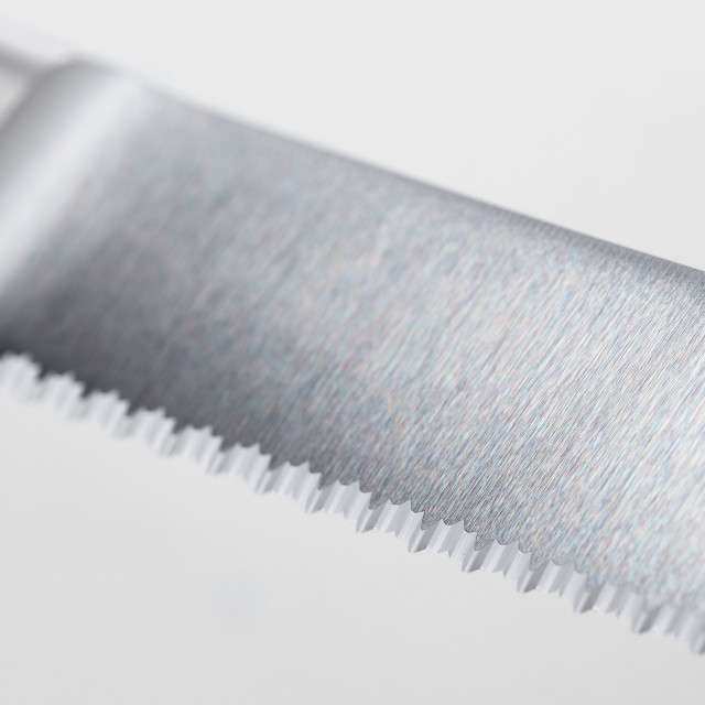 Wüsthof Crafter Double Edge Serrated Bread Knife blade close up