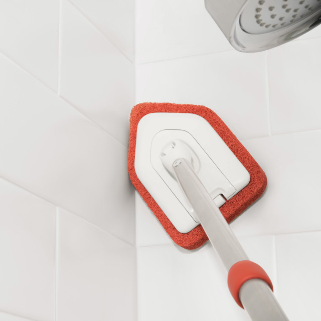 OXO Good Grips Extendable Tub & Tile Scrubber Refill in use