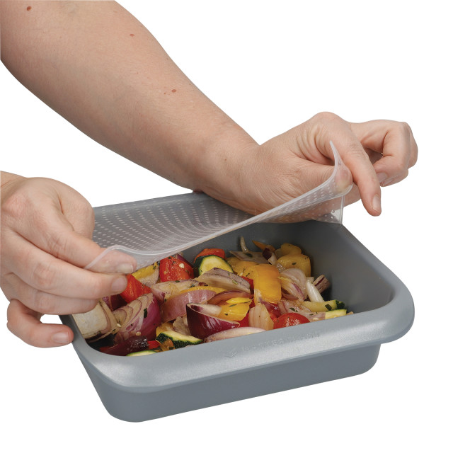 MasterClass 4 Piece Set of Assorted Silicone Stretch Lids in use