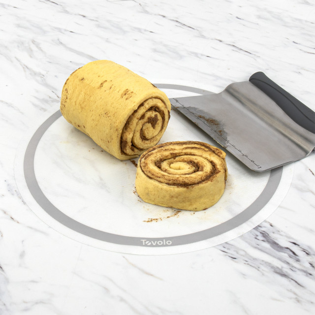 Tovolo TrueBake Round Baking Mat CDU, 28.5cm in use