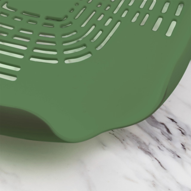 Tovolo Prep N' Rinse Flat Colander - Pesto close up
