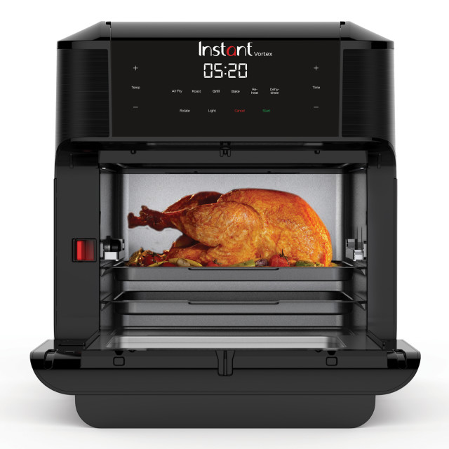 Instant 7-in-1 Vortex Airfryer Oven, 9.5L in use 