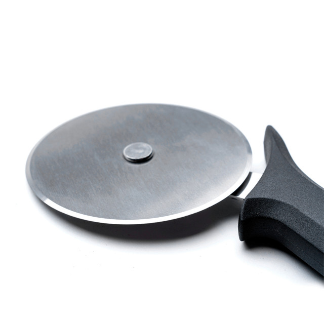 Ooni Pizza Cutter Wheel, cutter close up