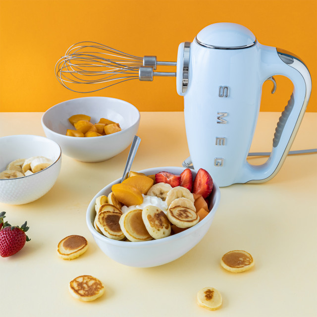 Smeg Retro Style Hand Mixer - Pastel blue in use