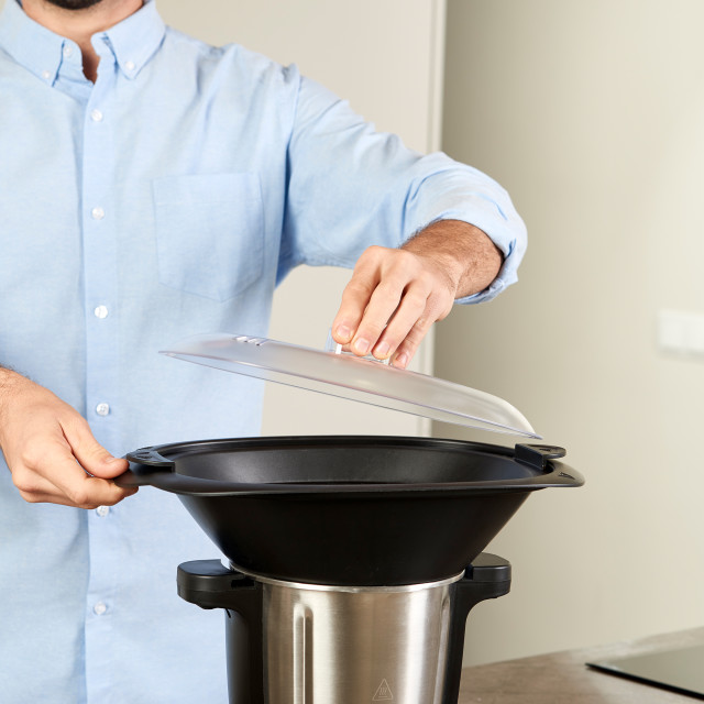 Taurus Foodie Digital Kitchen Machine, 3.5L in use