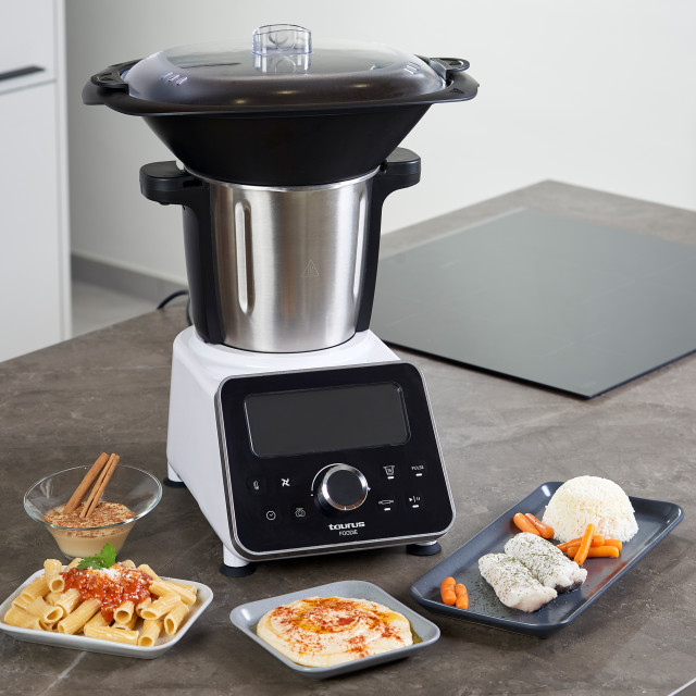 Taurus Foodie Digital Kitchen Machine, 3.5L in use