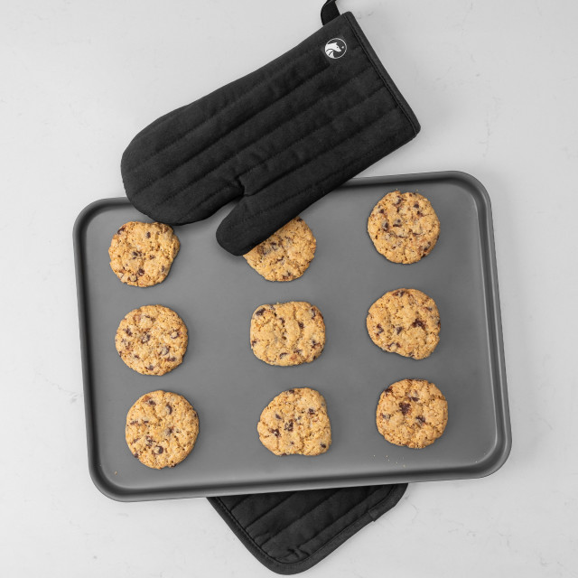 Sagenwolf Pot Holder, Black in use