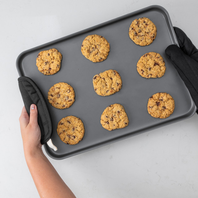 Sagenwolf Pot Holder, Black in use