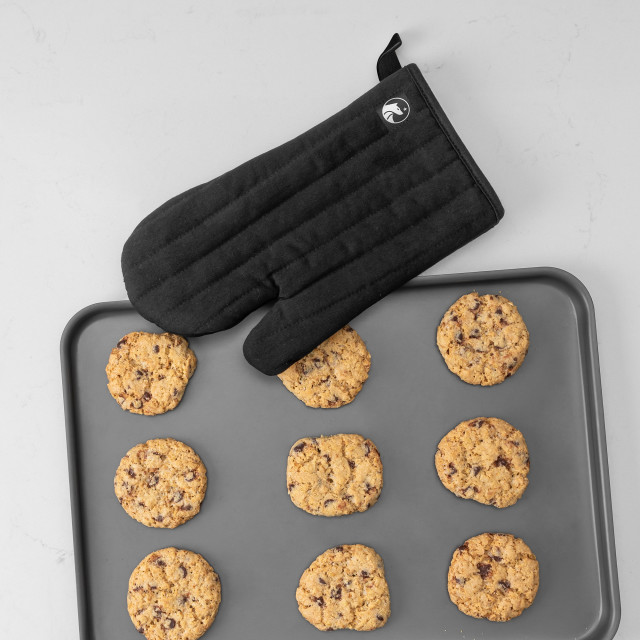 Sagenwolf Oven Glove, Black in use