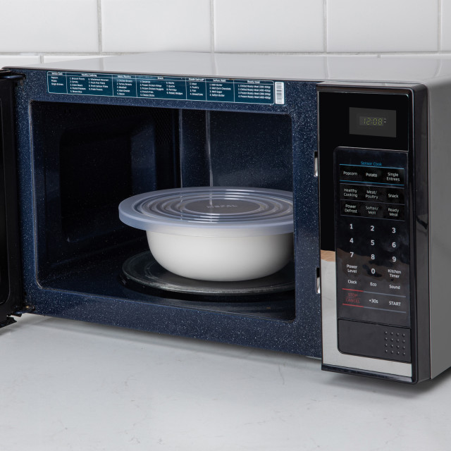 Lifestyle image of Mepal Round Microwave Cover for Cirqula Containers