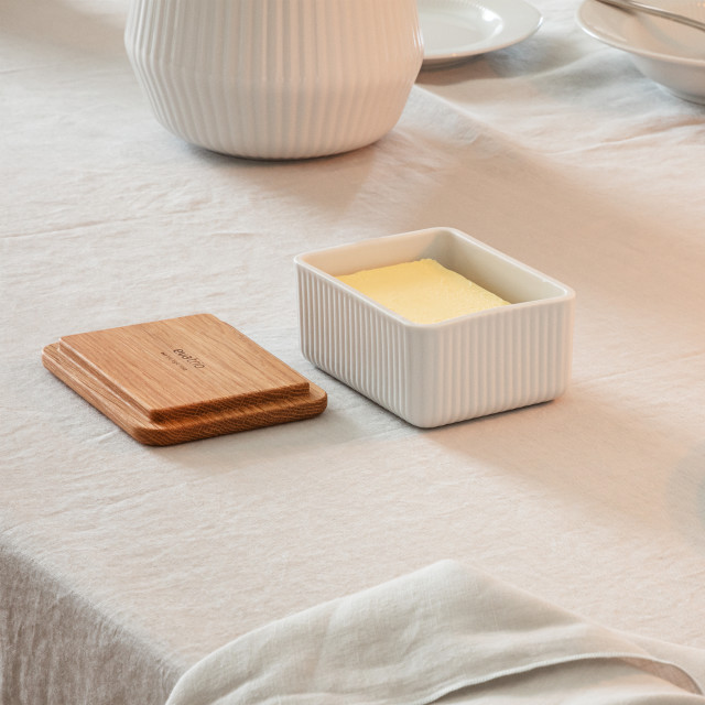 Eva Solo Legio Nova Butter Dish with Oak Lid in use