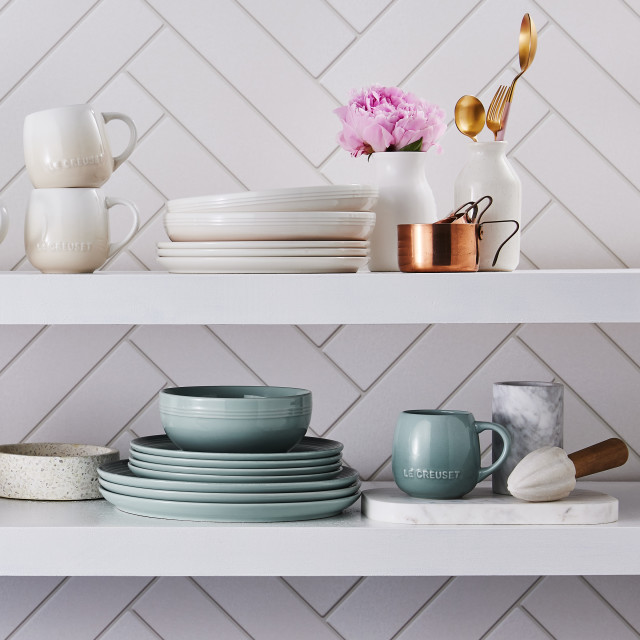 Le Creuset Coupe Collection Side Plate, 22cm - Sea Salt in use