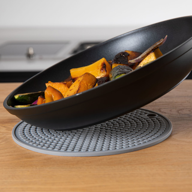 Fridge Buddy Heat Buddy - Grey in use 