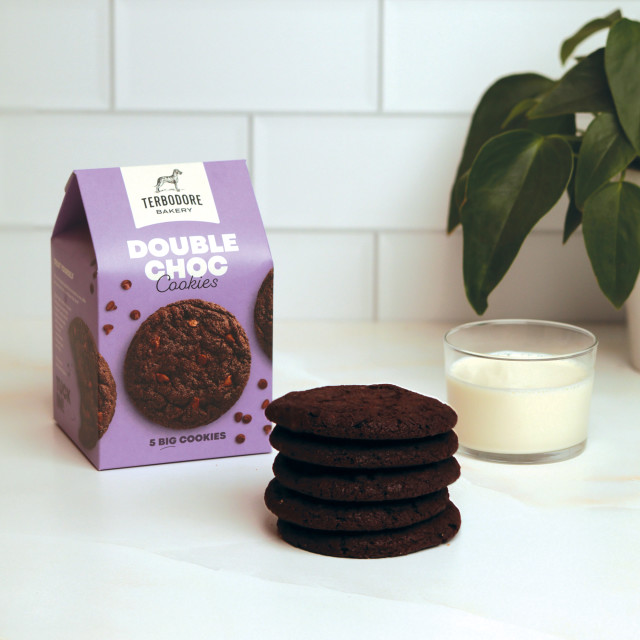 Terbodore Bakery Double Chocolate Cookies, 220g in use