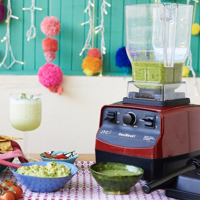 Omniblend I Narrow Base Jug Blender, 1.5L in use