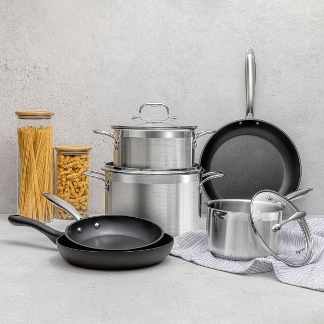 Sagenwolf Titan Lite Non-Stick Frying Pan in use