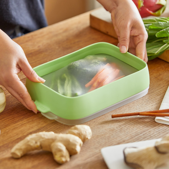 Lekue Reusable Seal Tray in use