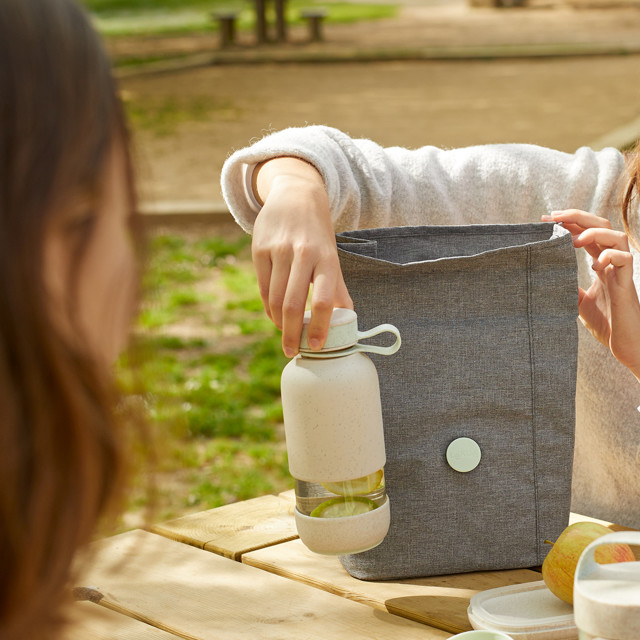 Lekue Lunch Bag To Go in use