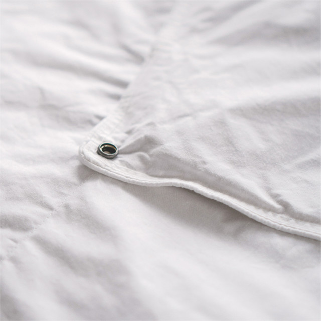 Royal Comfort Premium Hungarian Goose Down All Season Duvet Inner - Three Quarter detail shot