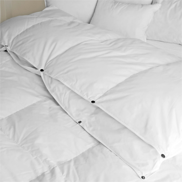 Royal Comfort Premium Hungarian Goose Down All Season Duvet Inner - Three Quarter detail shot