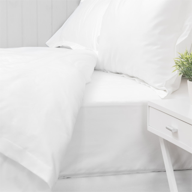 Lifson Products 300 Thread Count Fitted Sheets - Queen in use